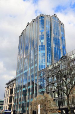 Birmingham, İngiltere - 19 Nisan 2013: Birmingham, İngiltere'de Colmore kapısı ofis. Bina Seymour Harris ortaklığı tarafından tasarlanmıştır.