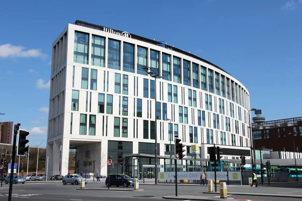 Liverpool, İngiltere - 20 Nisan 2013: hilton hotel Liverpool, İngiltere. Hilton forbes göre ABD'de 38 en büyük özel şirket olduğunu.