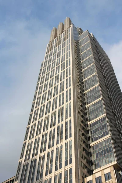芝加哥 2013 芝加哥标题 信任中心办公大楼 756 230 高并于一九九零年终于大功告成 它承载埃森哲公司和布莱恩洞穴律师事务所 — 图库照片
