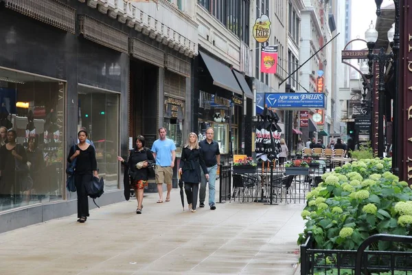 Chicago Usa Juni 2013 Människor Besöker Juvelerare Rad Chicago Det — Stockfoto