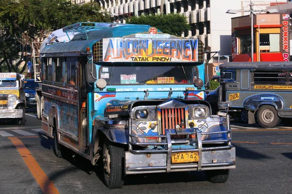 Manila Filipinas Novembro 2017 Pessoas Dirigem Trânsito Pesado Cidade Makati — Fotografia de Stock