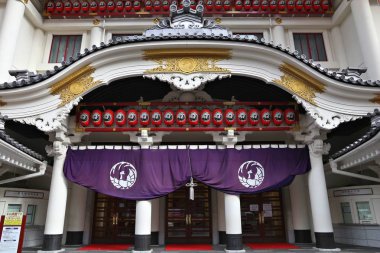 TOKYO, Japonya - 1 Aralık 2016: Ginza, Tokyo 'daki Kabuki-za Tiyatrosu. Japonya 'daki en önemli tiyatrolardan biridir. 1.964 konuk kapasitesi var..