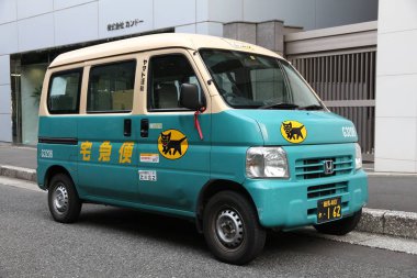 Tokyo, Japonya - 30 Kasım 2016: Tokyo, Japonya'nın Yamato taşıma teslim van. Yamato en büyük kapıdan kapıya teslimat hizmeti Japonya daha fazla yüzde 40 pazar payı olan şirketidir.