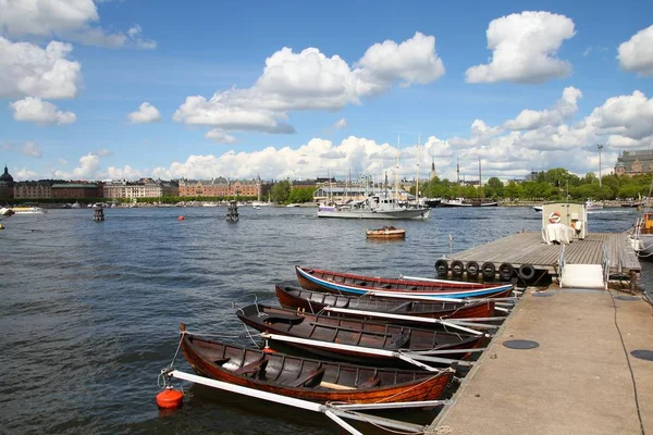 Cais Barco Estocolmo Ilha Skeppsholmen Suécia Vista Cidade — Fotografia de Stock