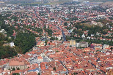 Romanya - Brasov havadan görünümü. Old Town Transylvania'da.