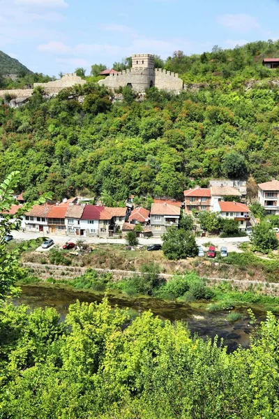 保加利亚的Veliko Tarnovo 老城座落在三座山丘上 — 图库照片