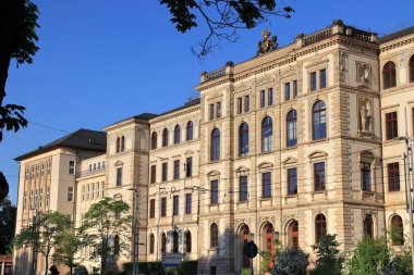 Chemnitz şehir Almanya (Saksonya eyalet). Chemnitz Teknoloji Üniversitesi, genel eğitim kurumu.