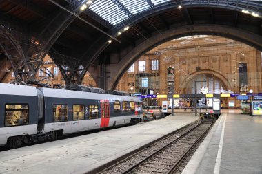 Leipzig, Almanya - 9 Mayıs 2018: Abellio tren Leipzig, Almanya'nın (Hauptbahnhof) tren istasyonunda. 83,460 metrekare en büyük tren istasyonu kullanım alanı dünya çapında tarafından olduğunu.