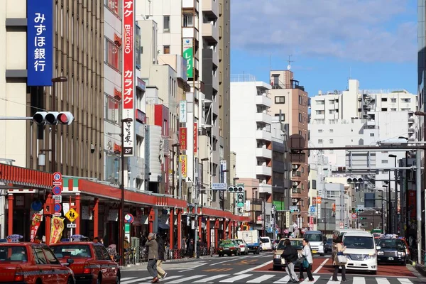 日本东京 2016年11月29日 在日本东京 人们访问浅草 东京是日本的首都 3780万人住在地铁区 — 图库照片