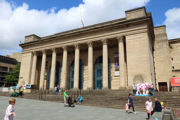 Sheffield Июля 2016 People Visit City Hall Event Concert Venue — стоковое фото