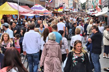 Linkoping, İsveç - 25 Ağustos 2018: İnsanlar Stadsfest (şehir Bayramı) Linkoping, İsveç ziyaret edin. Linkoping Stadsfest en büyük şehir yıllık olaylar biridir.
