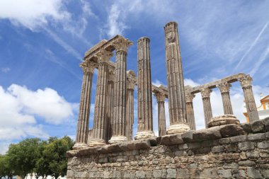 Portekiz 'in Evora kasabası. UNESCO Dünya Mirası Alanı. Eski Roma Tapınağı.