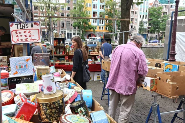 Amsterdam Países Bajos Julio 2017 Gente Visita Waterlooplein Market Puesto — Foto de Stock