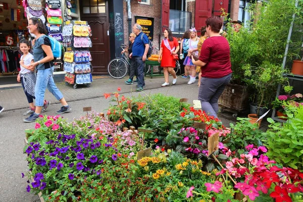 Amsterdam Niederlande Juli 2017 Menschen Besuchen Den Blumenmarkt Bloemenmarkt Amsterdam — Stockfoto