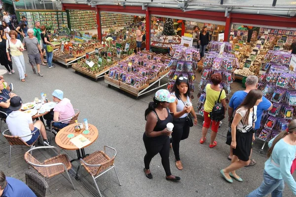 Amsterdão Países Baixos Julho 2017 Pessoas Visitam Mercado Flores Bloemenmarkt — Fotografia de Stock