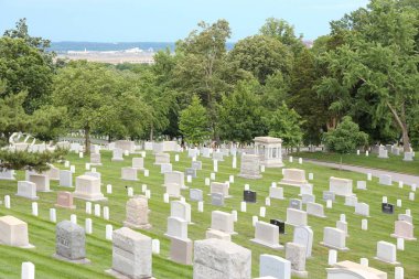 WASHINGTON DC, ABD - 13 Haziran 2013 Arlington Ulusal Mezarlığı, Washington. Arlington Ulusal Mezarlığı 1864 yılında kuruldu ve 400.000 'den fazla mezarı var..