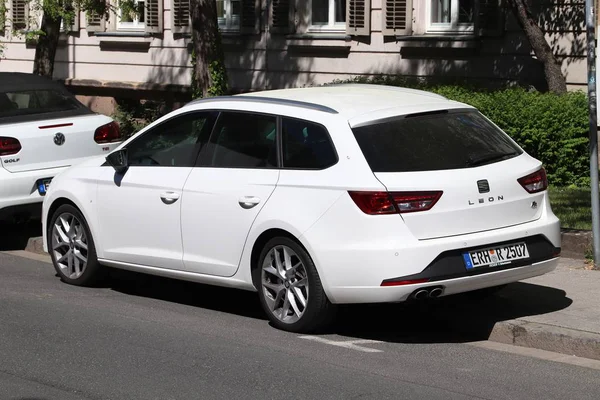 Erlangen Germania Maggio 2018 Auto Tenuta White Seat Leon Parcheggiata — Foto Stock