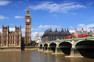 Londra İngiltere - Big Ben saat kulesi ve Westminster Köprüsü.