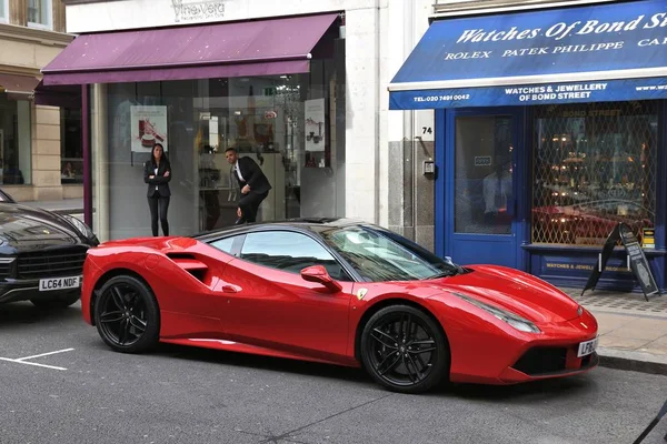 Londres Royaume Uni Juillet 2016 Les Gens Regardent Ferrari Voiture — Photo