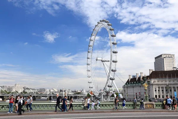 London Egyesült Királyság 2016 Július London Eye Mellett Sétálnak Emberek — Stock Fotó