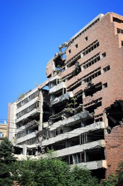 Belgrade, Sırbistan - 15 Ağustos 2012: Savaş imha Belgrad, Sırbistan için. Savunma bina Yugoslav Bakanlığı bombalandı ve 1999 yılında Nato koalisyon kuvvetleri tarafından zarar görmüş..