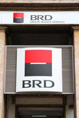 Bucharest, Romanya - Ağustos 19, 2012: brd banka societe generale grup Şubesi Bükreş. BRD varlıklar tarafından ikinci büyük Bankası olan (yaklaşık 8.7bn eur) Romanya.