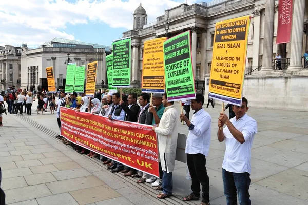 2016 在伦敦的伊斯兰激进教派逊尼派穆斯林抗议 Wahabism 和沙拉被认为是世界恐怖主义的根源 — 图库照片