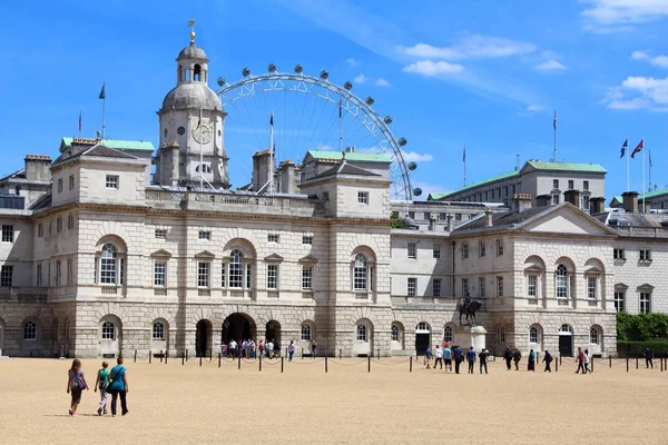 London Wielka Brytania Lipca 2016 Ludzie Odwiedzić Gwardii Konnej Budynek — Zdjęcie stockowe