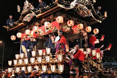 Chichibu, Japonya - 3 Aralık 2016: Parade float Japonya'da Chichibu gece Festivali'nde çekilir. Chichibu Yomatsuri Festivali 2016 yılında Unesco somut olmayan kültürel miras listesine eklendi.