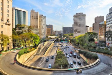 Sao Paulo, Brezilya - 6 Ekim 2014: Şehir Sao Paulo trafik. 21.2 milyon ile Sao Paulo metropol dünyanın en kalabalık 8 kişidir.