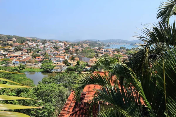 Buzios Brezilya Tatil Kasabasında Palmiye Ağacı Ile Townscape — Stok fotoğraf