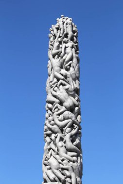 Oslo, Norveç - 2 Ağustos 2015: Şık Park, Oslo Vigeland yüklemesinin bir parçası. 212 Heykel Parkı çevresinde tüm sanatçı Gustav Vigeland tarafından tasarlanmıştır.