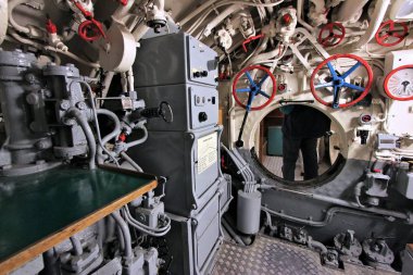 Laboe, Almanya - 30 Ağustos 2014: Almanca iç U-995 (müze gemisi) Laboe içinde denizaltı. Bu dünyadaki tek hayatta kalan türü VII denizaltı var. 1943 yılında başlatıldı.