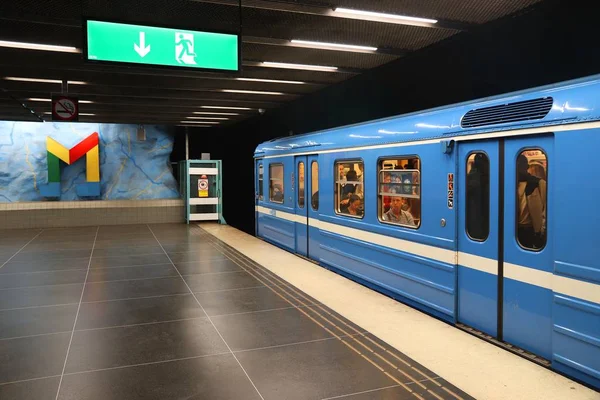 スウェーデンのストックホルム 2018年8月24日 スウェーデンのストックホルム地下鉄 Bana 地下鉄駅 ストックホルム地下鉄は芸術的な駅のインテリアで知られています — ストック写真