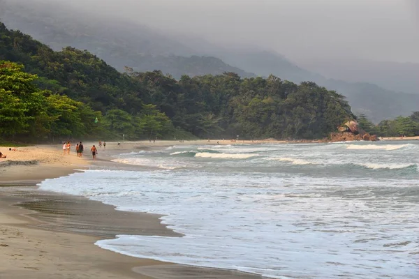 在巴西 哥斯达黎加佛得角 绿色海岸 在附近帕拉特林达迪海滩 里约热内卢的状态 查看与玛塔王者雨林小山 — 图库照片