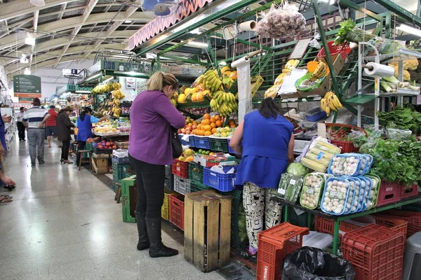 Curitiba Brasil Outubro 2014 Pessoas Visitam Mercado Municipal Curitiba Brasil — Fotografia de Stock