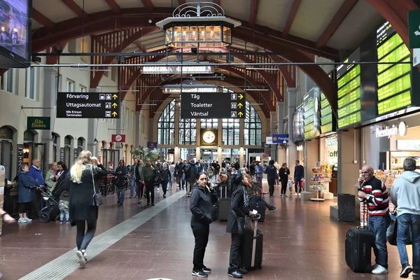 ヨーテボリ スウェーデン 2018 はスウェーデンのヨーテボリ中央駅をご覧ください それは 2700 万年間乗降客数でスウェーデン第 の最も忙しい駅です — ストック写真