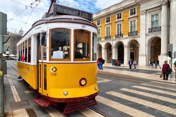 Lisbon Portugal June 2018 People Ride Yellow Tram Praca Comercio — Stock Photo, Image