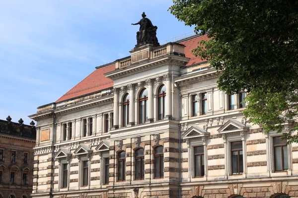 Dresden Landmärke Tyskland Albertinum Museibyggnaden Sett Från Allmän Gata — Stockfoto