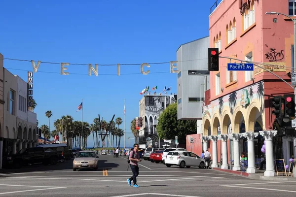 Venice Egyesült Államok Április 2014 Emberek Ellátogatnak Venice Beach California — Stock Fotó