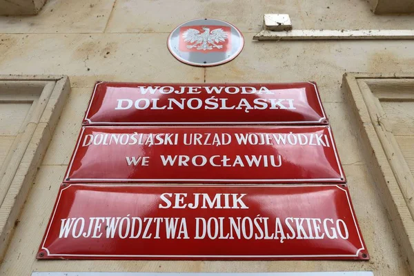 Wroclaw, Polonya - 11 Mayıs 2018: İl ofisi (Urzad Wojewodzki) ve alt Silesian bölgesel meclis binası Wroclaw, Polonya.