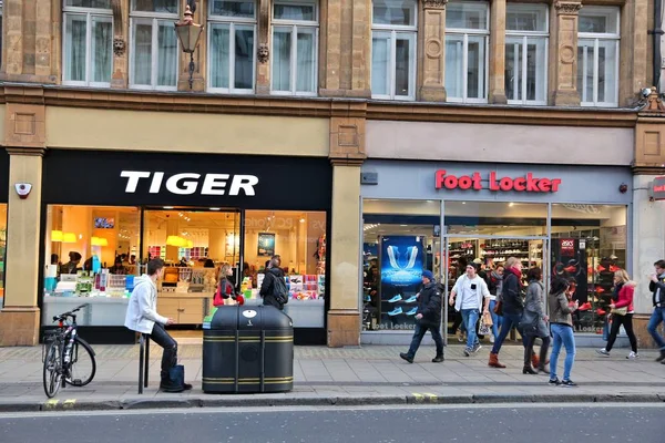 London April 2016 People Shop Oxford Street London Oxford Street — Stock Photo, Image