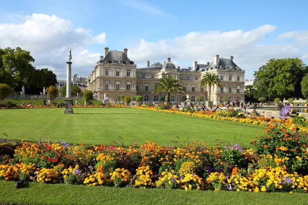 Paris Frankrijk Juli 2011 Toeristen Bezoeken Luxemburg Tuinen Parijs Frankrijk — Stockfoto