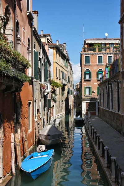 Venecia Italia Típica Vista Tradicional Del Canal Con Barcos —  Fotos de Stock