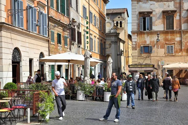 Rome Italië April 2012 Toeristen Bezoeken Wijk Trastevere Rome Volgens — Stockfoto