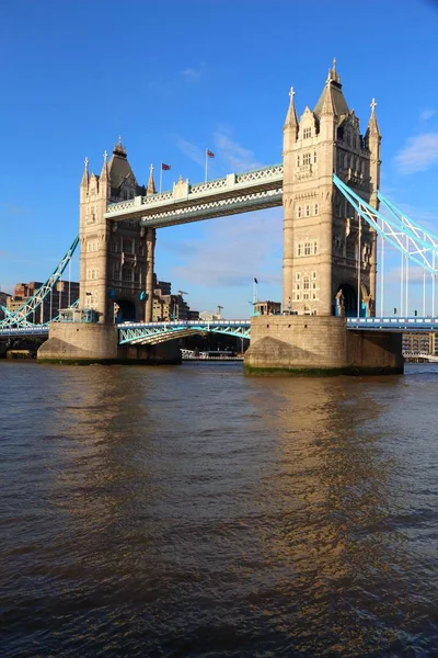 ทาวเวอร สถานท ญในลอนดอน สหราชอาณาจ — ภาพถ่ายสต็อก