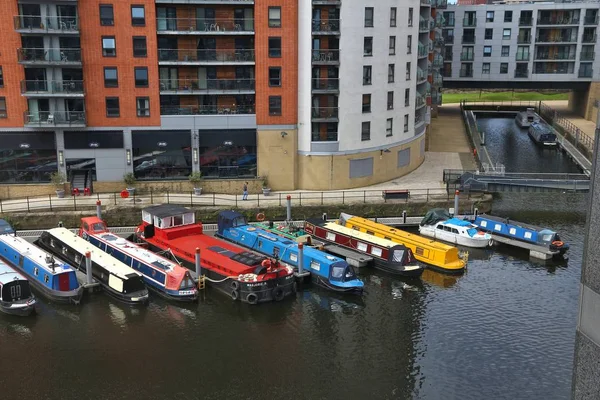 Leeds Storbritannien Juli 2016 Husbåtar Förtöjda Leeds Storbritannien Det Bor — Stockfoto