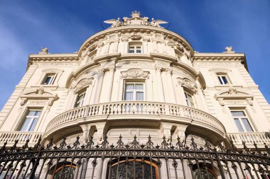Madrid, İspanya. Casa de la Amerika bina, kültürel kurum Latin Amerika ile işbirliği teşvik. Günbatımı ışık.
