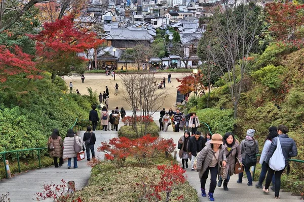 Kyoto Japão Novembro 2016 Pessoas Sobem Escadas Cidade Velha Higashiyama — Fotografia de Stock