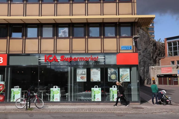 Gothenburg Suède Août 2018 Les Gens Passent Devant Supermarché Ica — Photo